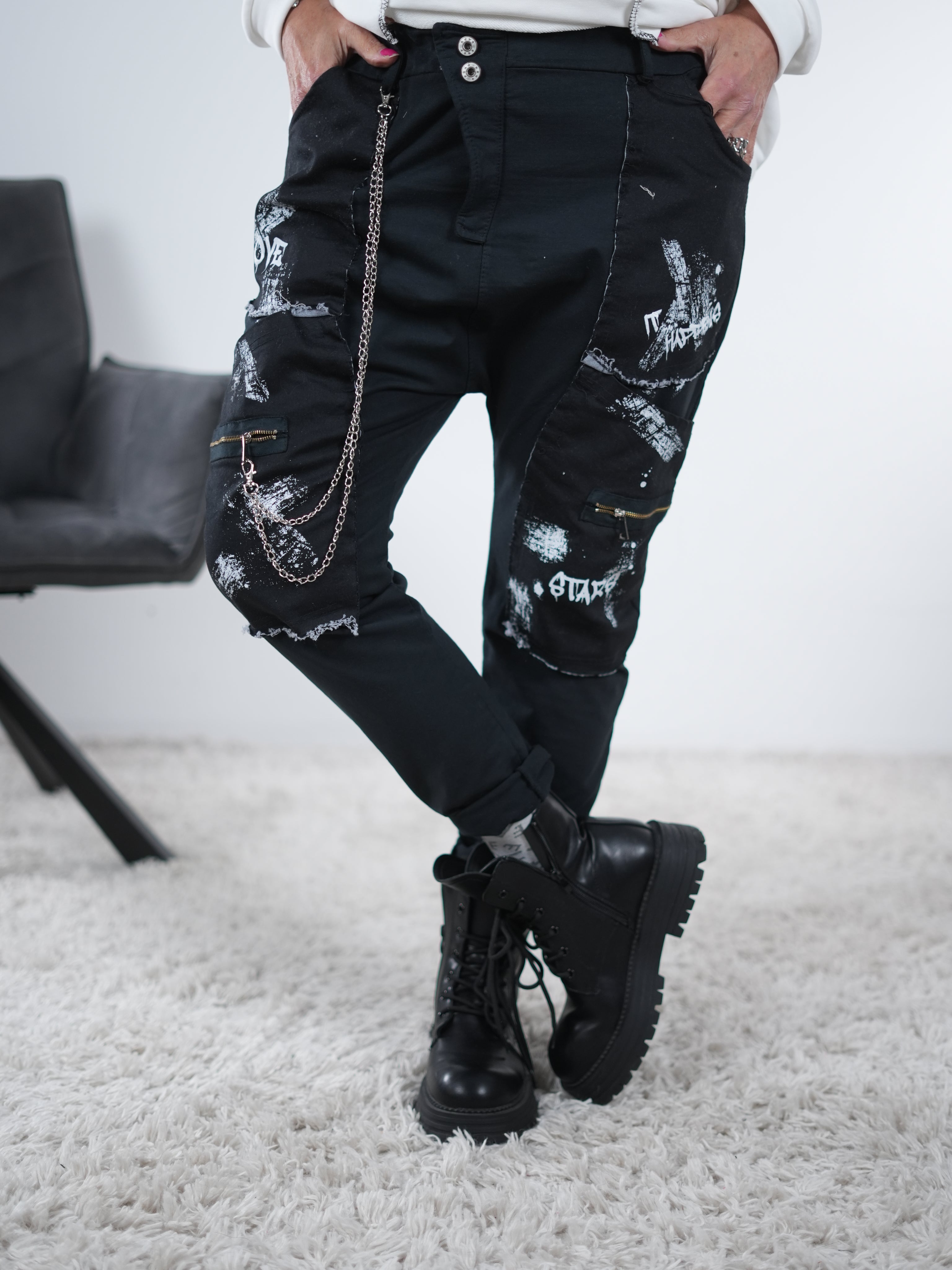 Baggy mit Zipper, Print und großen Eingriffstaschen One Size (ca Größe 38-42 44) Schwarz