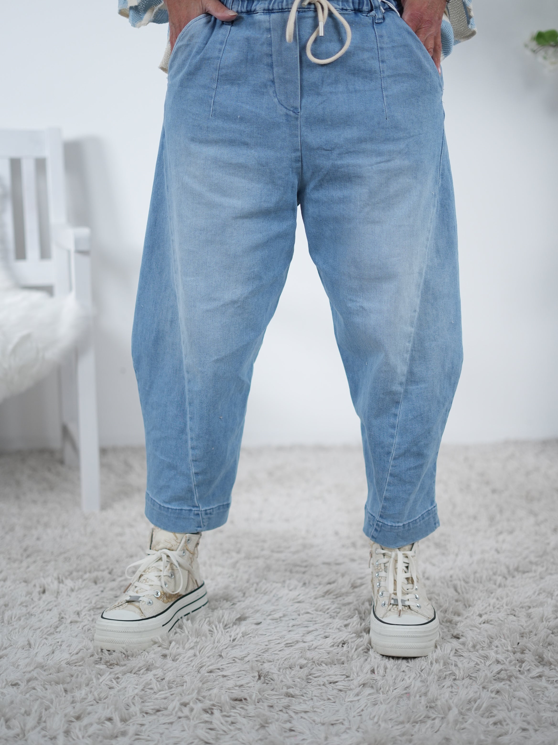 Barrel Jeans mit elastischem Bündchen