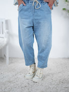 Barrel Jeans mit elastischem Bündchen