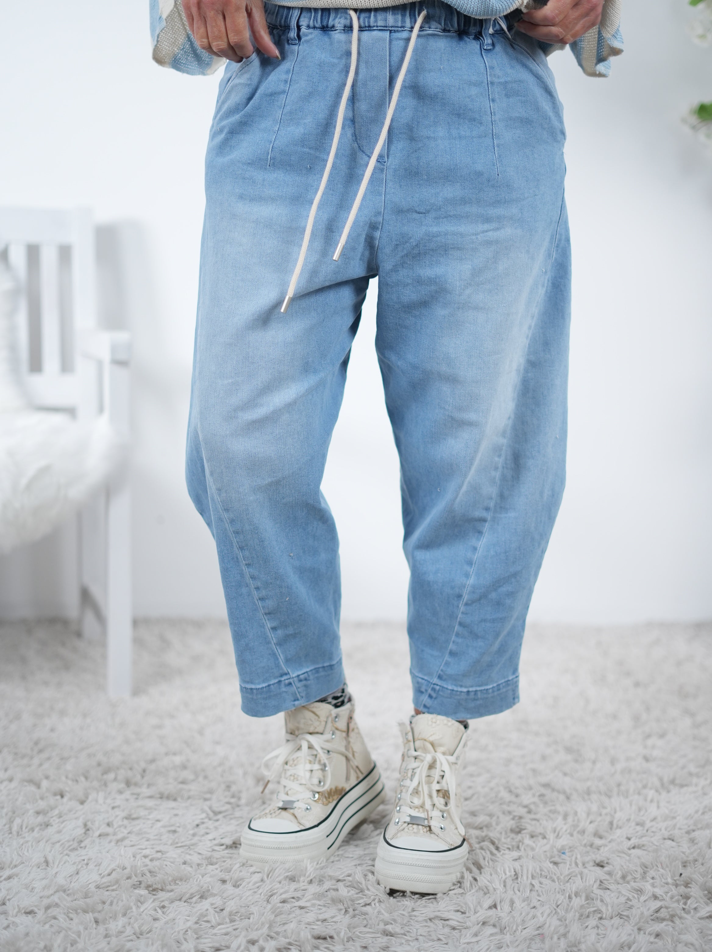 Barrel Jeans mit elastischem Bündchen