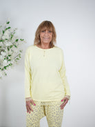 Basic Shirt mit Rundhalsausschnitt und Spitze am Abschluss One Size (ca Größe 38-42) Gelb