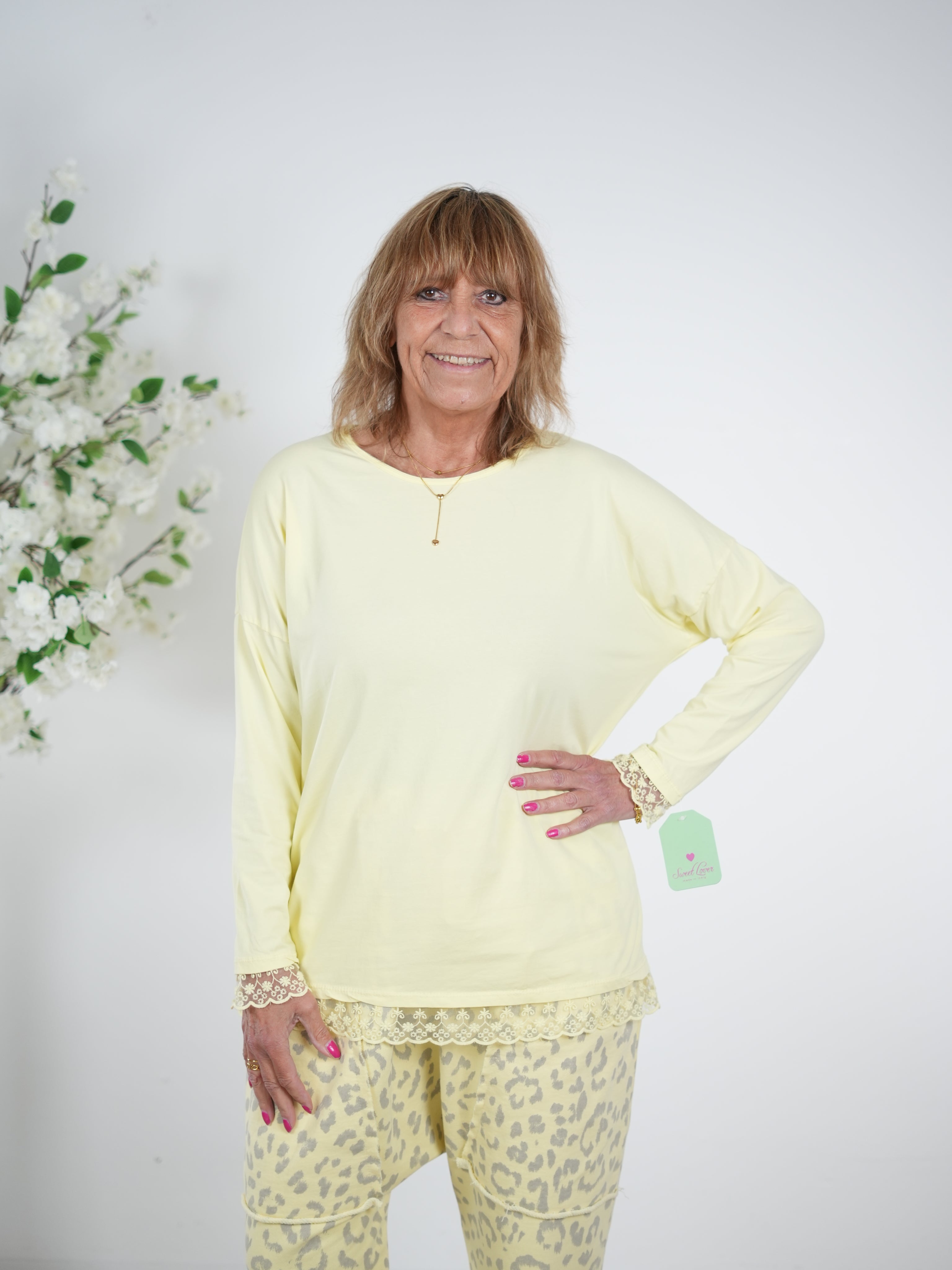 Basic Shirt mit Rundhalsausschnitt und Spitze am Abschluss