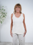 Basic Top mit Nieten verziert