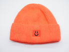 Orange Beanie Mütze für Damen aus dickem Rippstrick, vorne mit gesticktem Smiley-Patch.