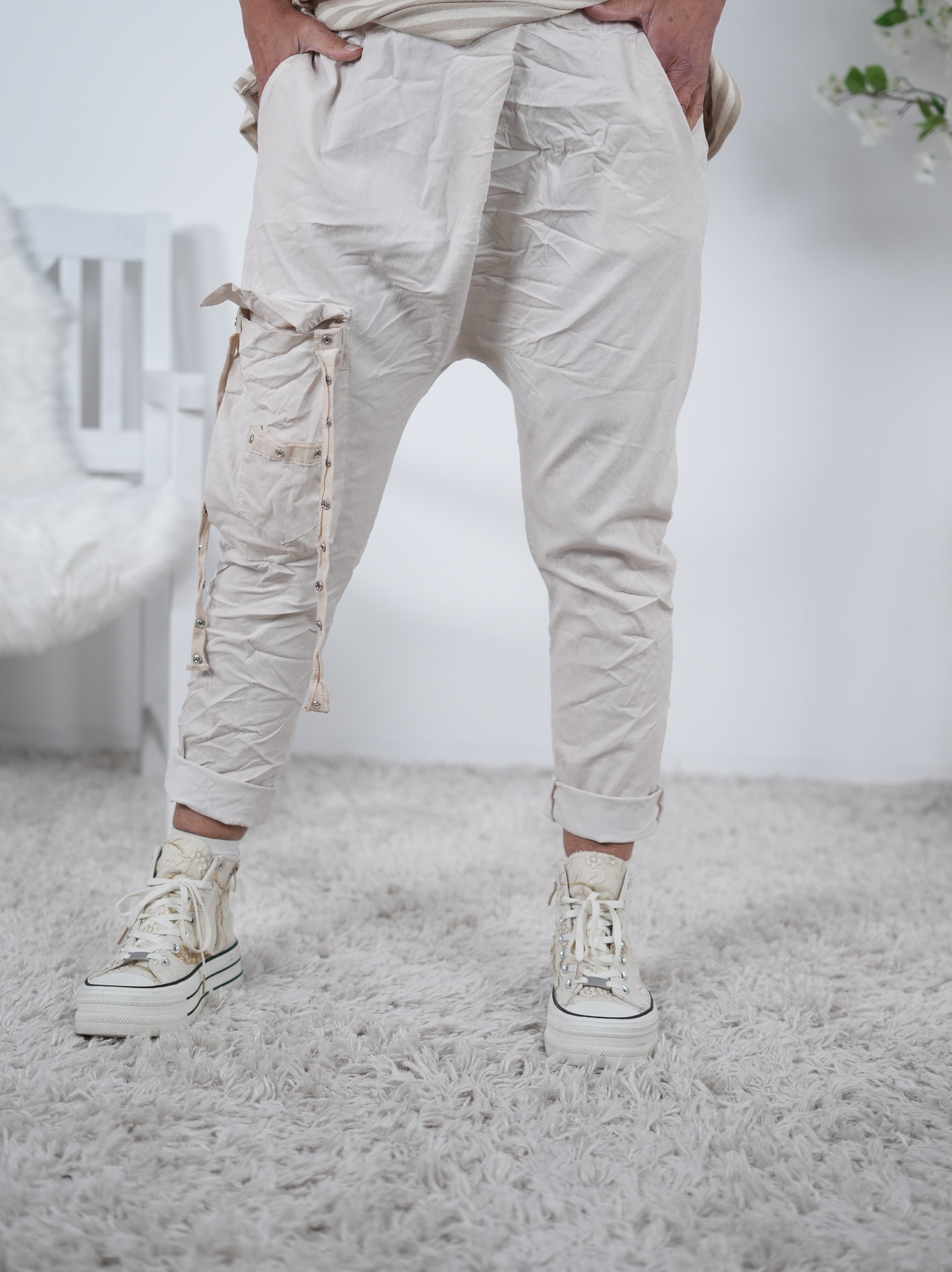 Bequeme Baggy mit aufgesetzter Tasche One Size (ca Gr. 40-44) Beige