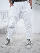 Bequeme Baggy mit aufgesetzter Tasche One Size (ca Gr. 40-44) Weiß
