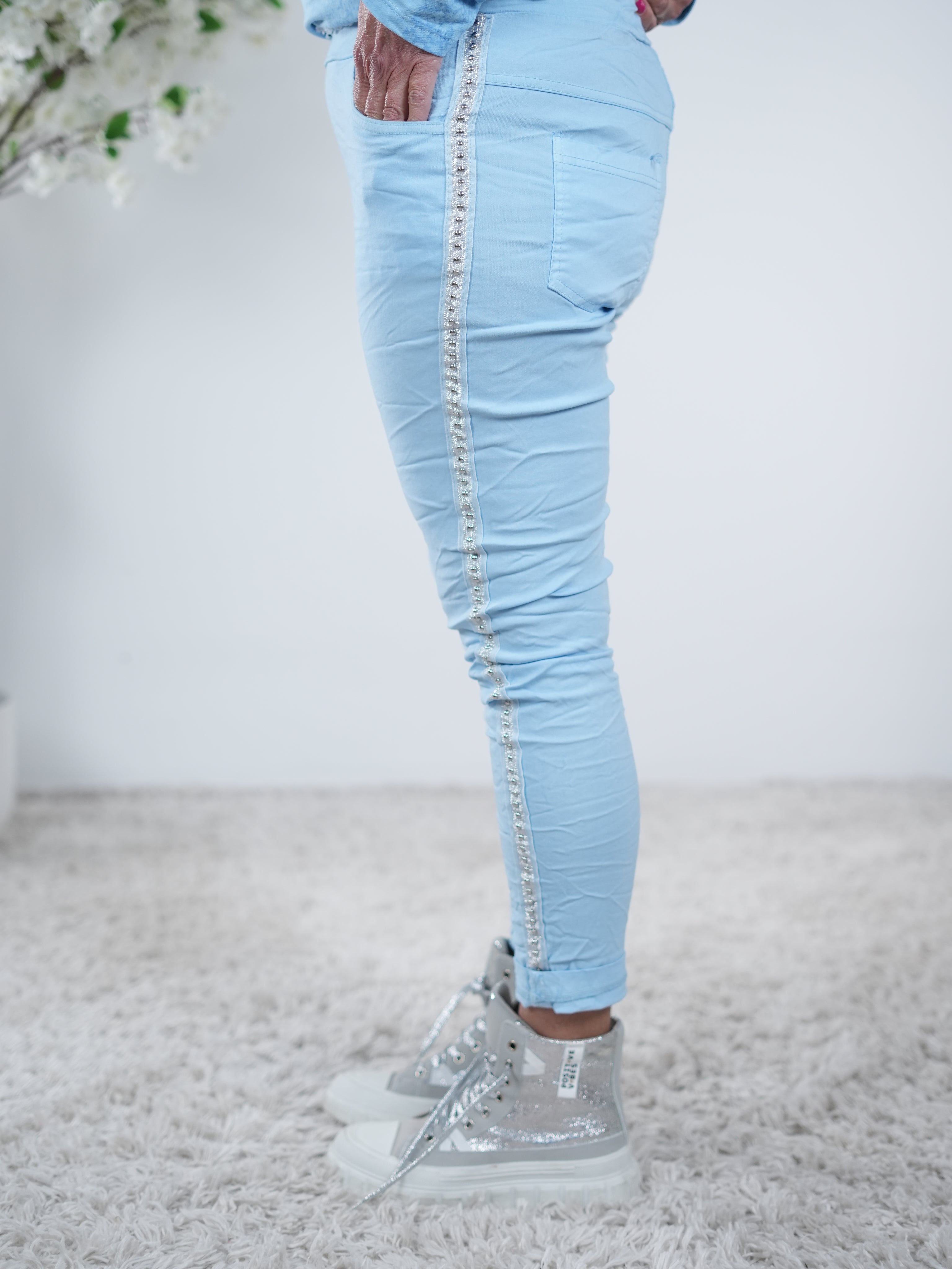 bequeme Jogpant mit Nieten verziert