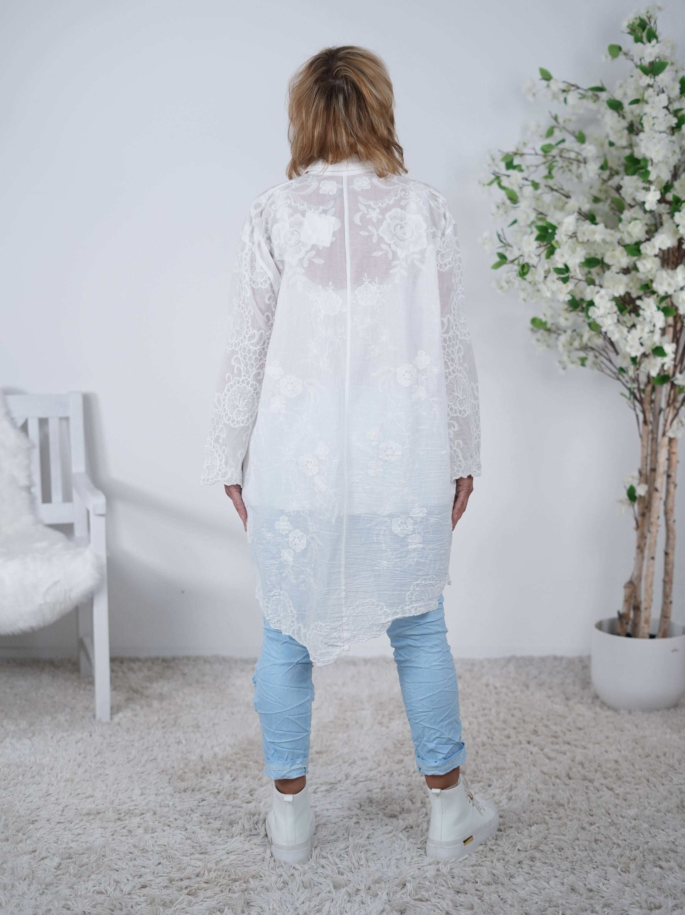 Bestickte Long Bluse mit Knopfleiste