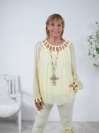 Bluse mit wunderschönem Rundhalsausschnitt