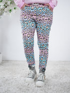 Bunte Jogpant im Leo Look