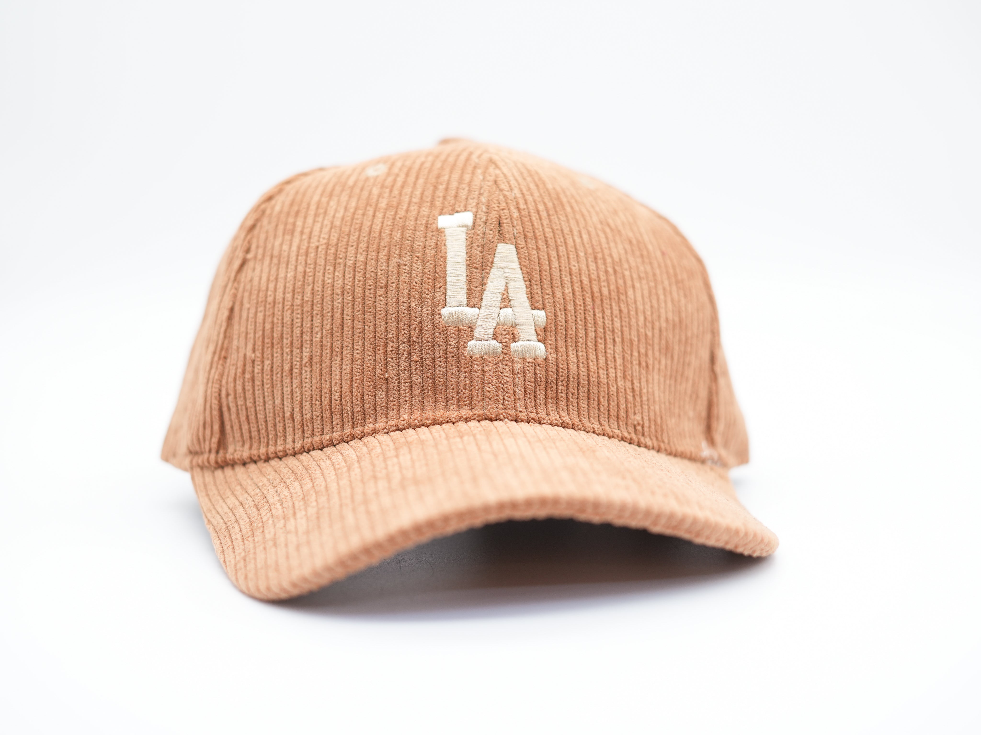 Cap aus Cord mit "LA" Bestickung Camel