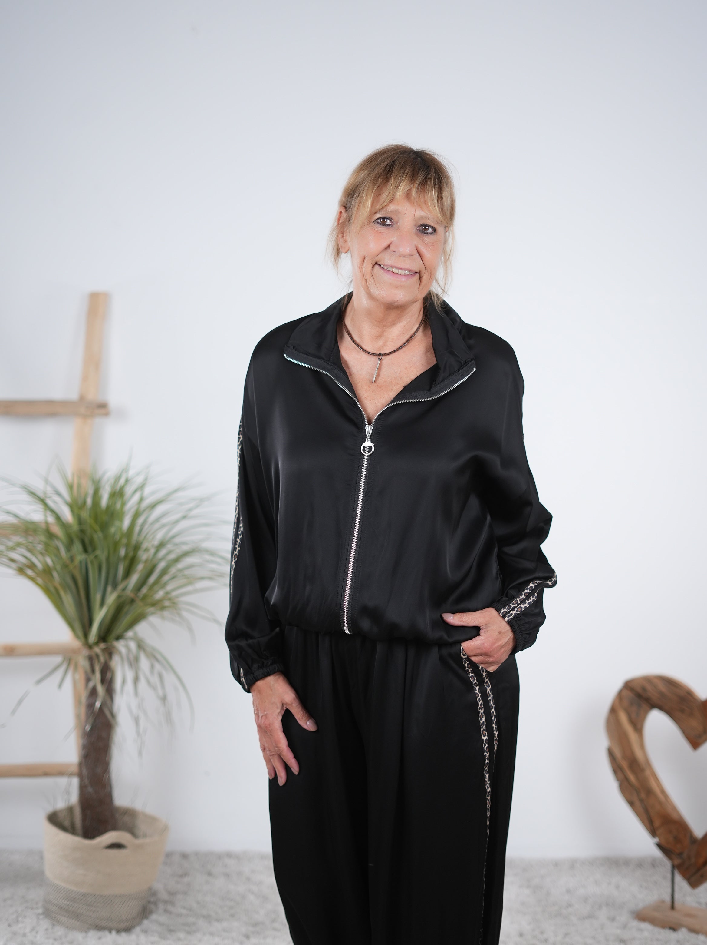 College Jacke im Satin Look Schwarz