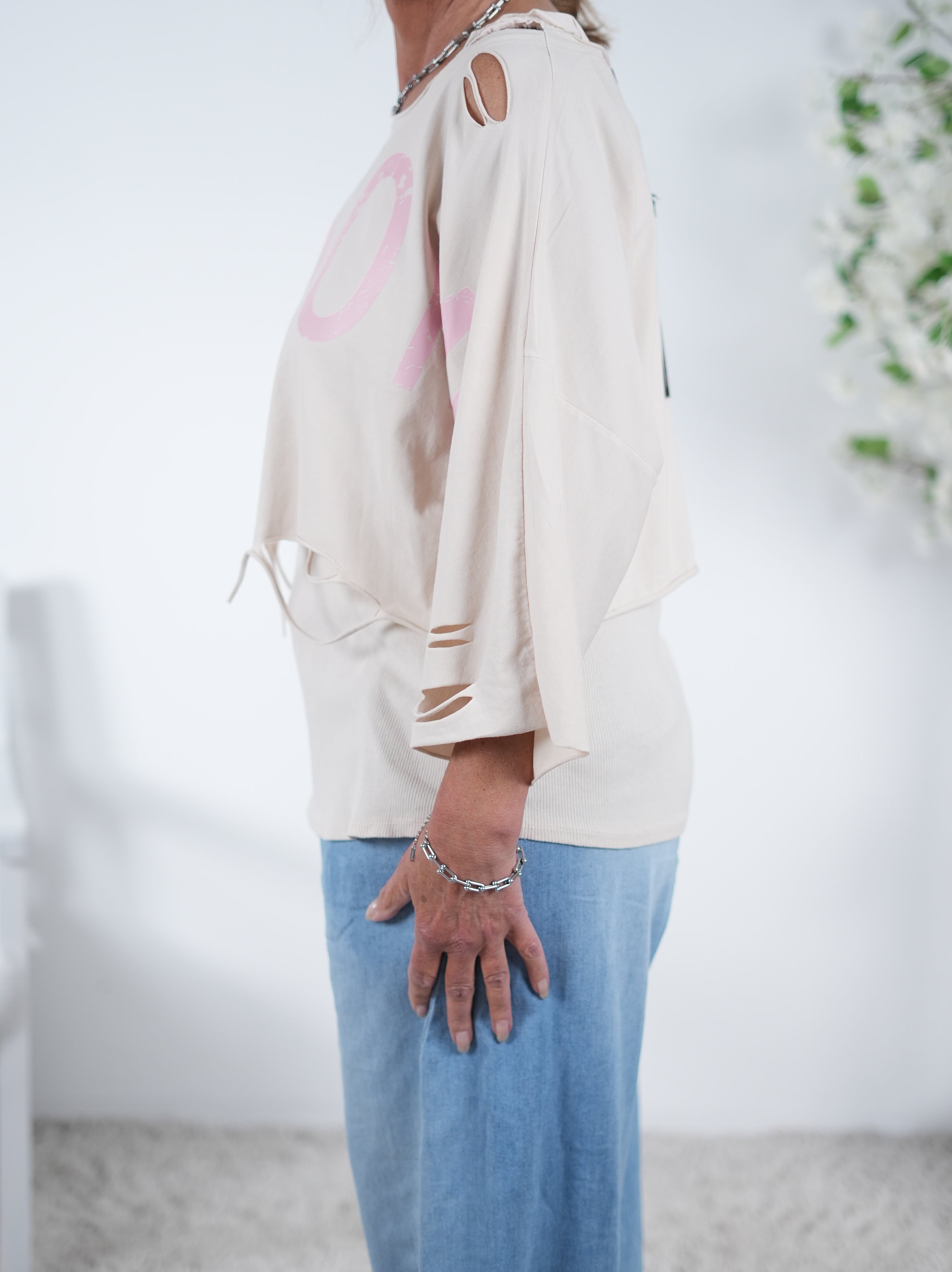 Crop Shirt im destroyed Look und Schriftzug