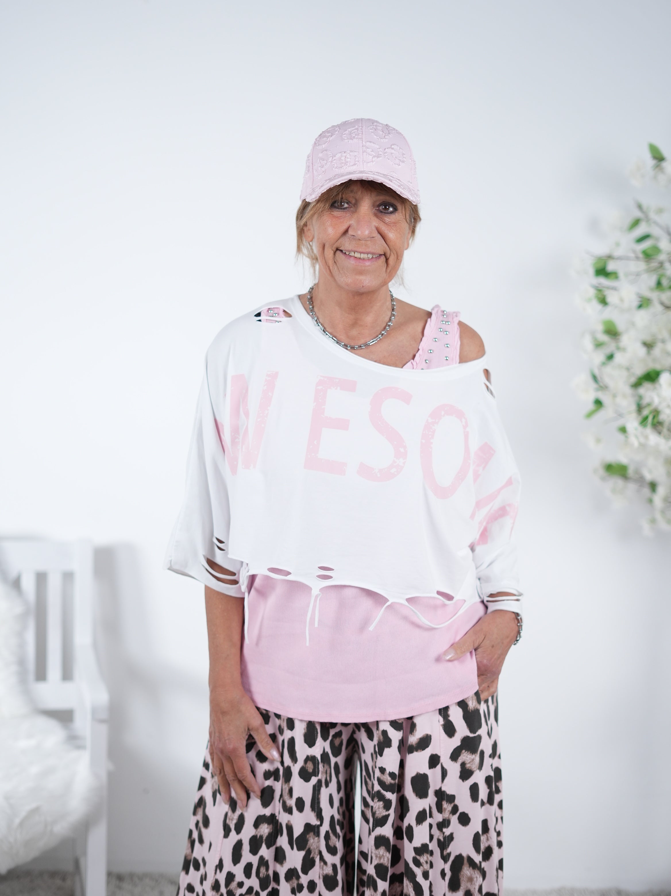 Crop Shirt im destroyed Look und Schriftzug One Size (ca Gr. 38 "oversize"-42 44) Weiß