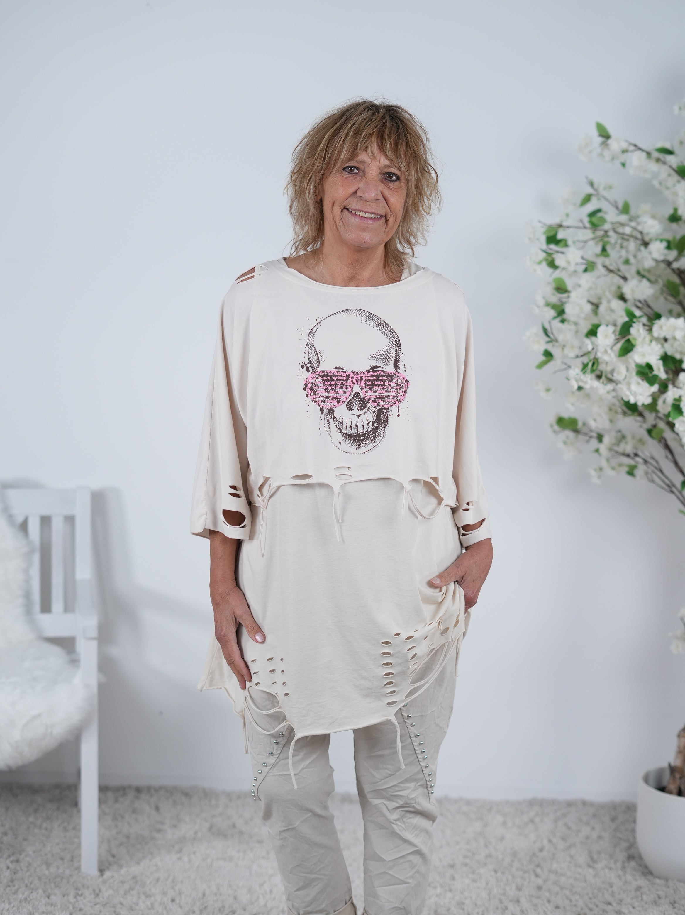 Crop Shirt mit Totenkopf Print und Strasssteinen