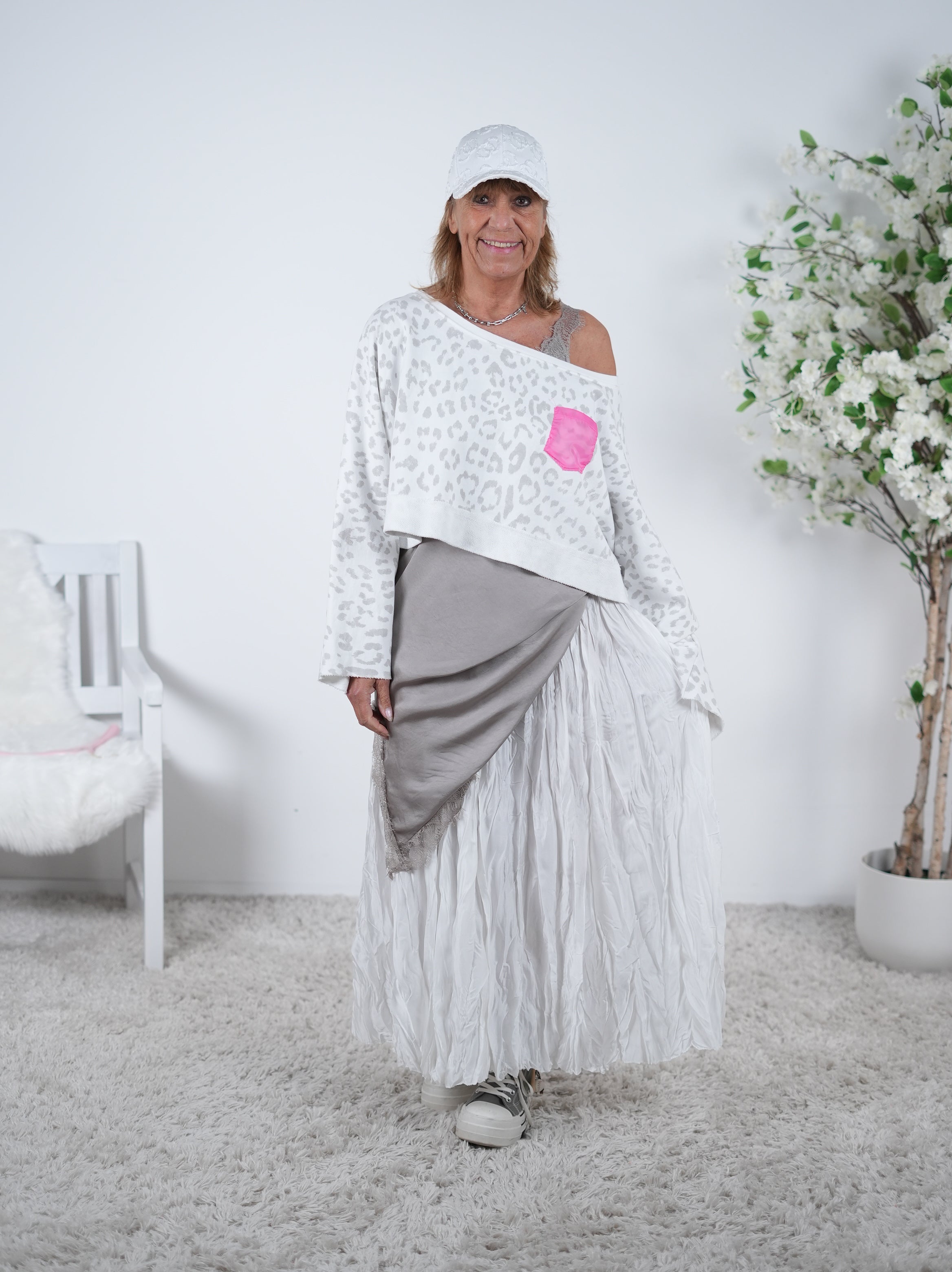 Crop Sweaty im Leo Look mit farbigem Patch One Size (ca bis Gr. 46) Weiß