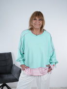 Crop Sweaty mit bunten Außennähten One Size (ca Größe 38-44) Türkis