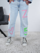 Culotte Jeans mit bunten Buchstaben