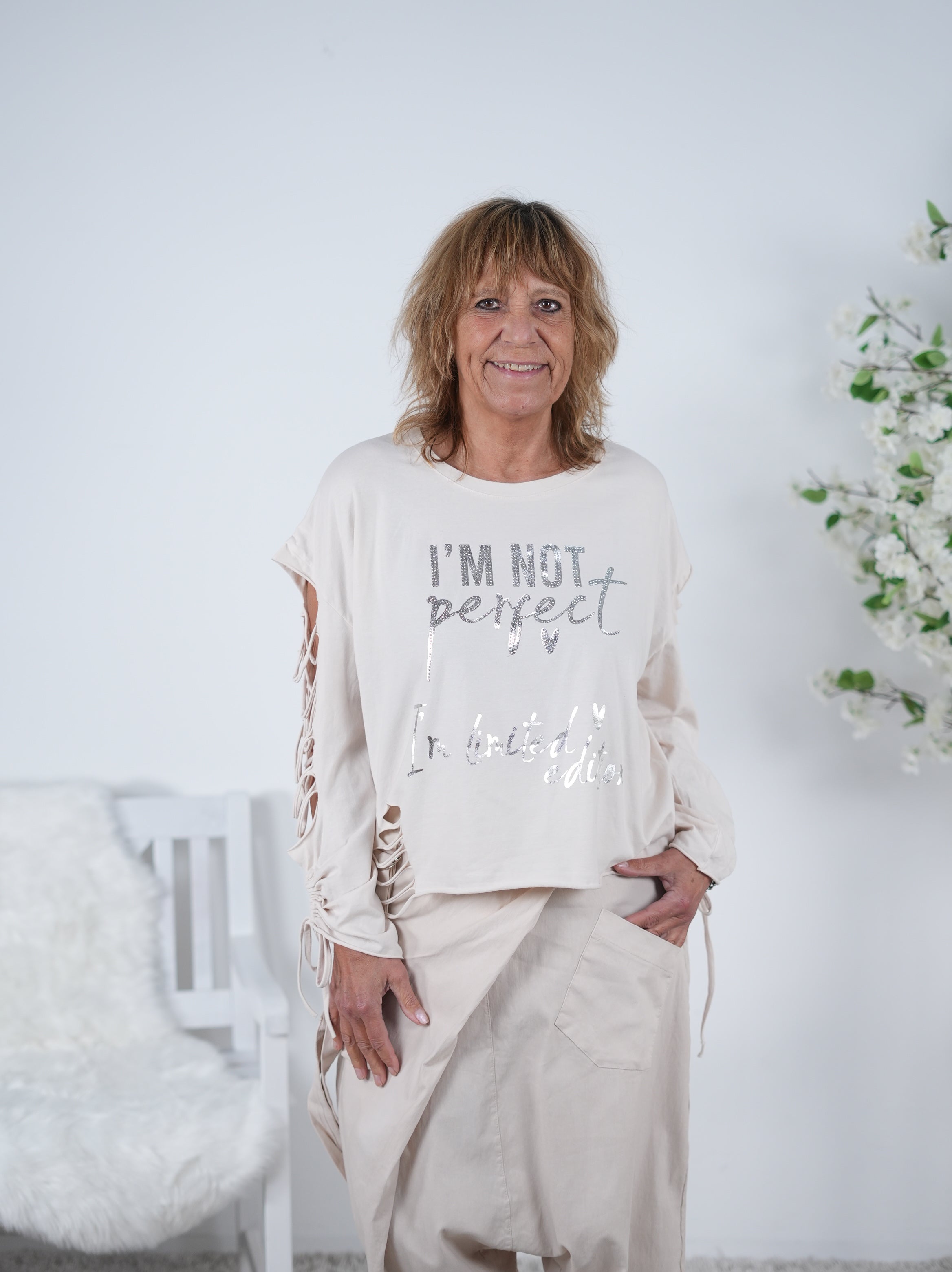 destroyed Shirt mit markantem Schriftzug Einheitsgröße (ca Gr. 38 "oversize"-42) Beige