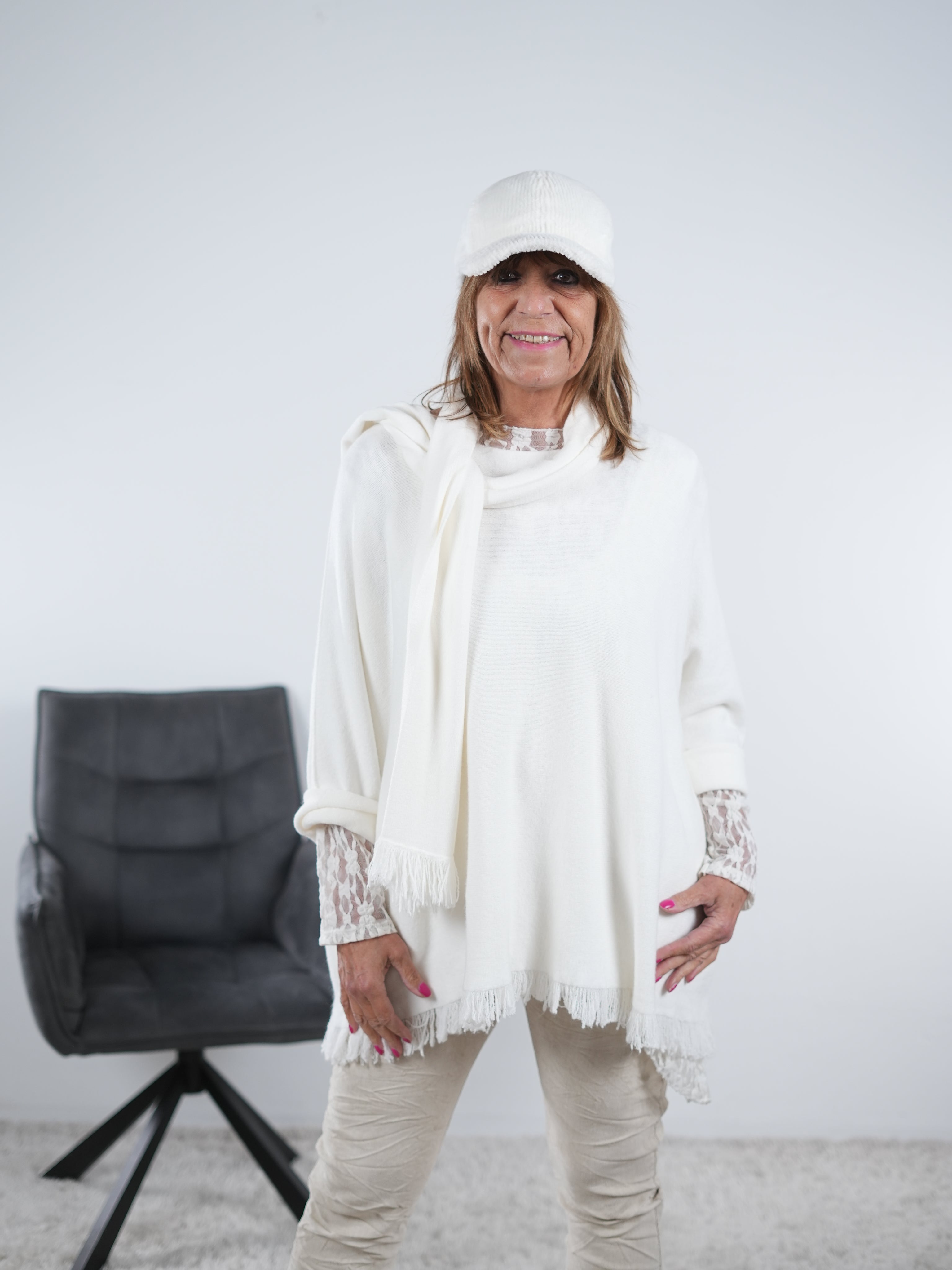 Feinstrick Pulli aus Viskose mit Schal One Size (ca Gr. 38 "oversize"-44) Weiß