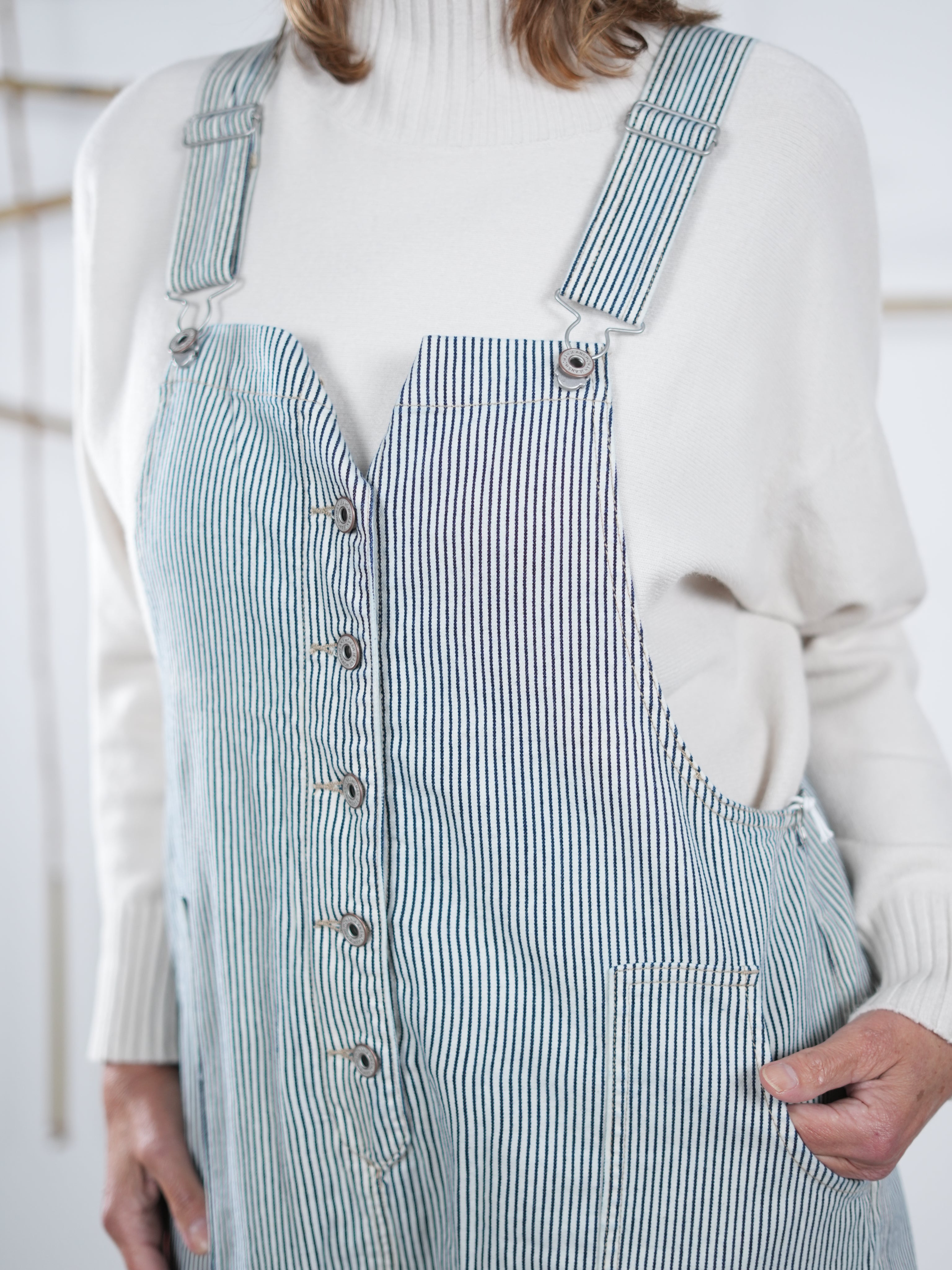 Gestreifte,lockere Latzhose