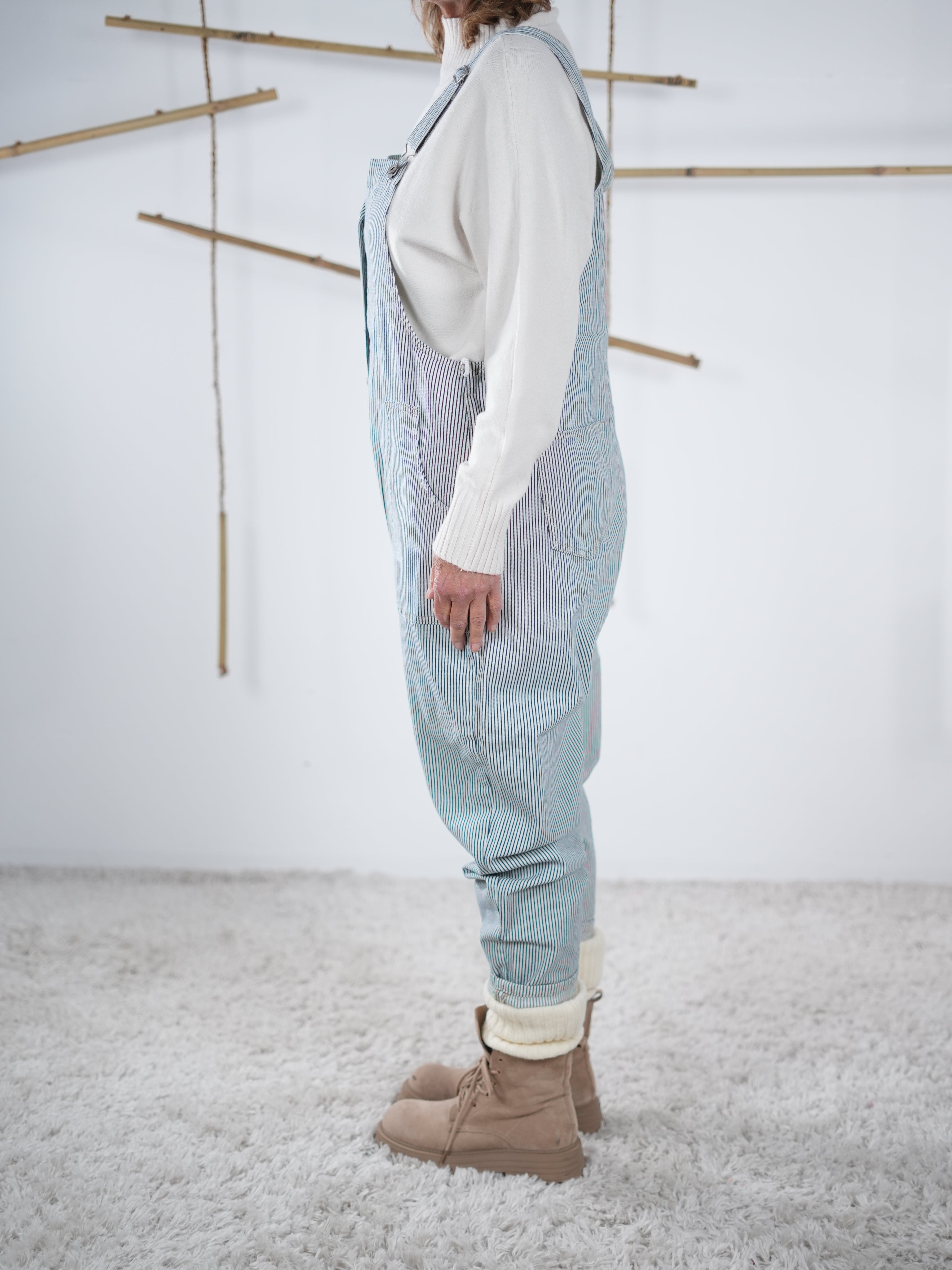 Gestreifte,lockere Latzhose