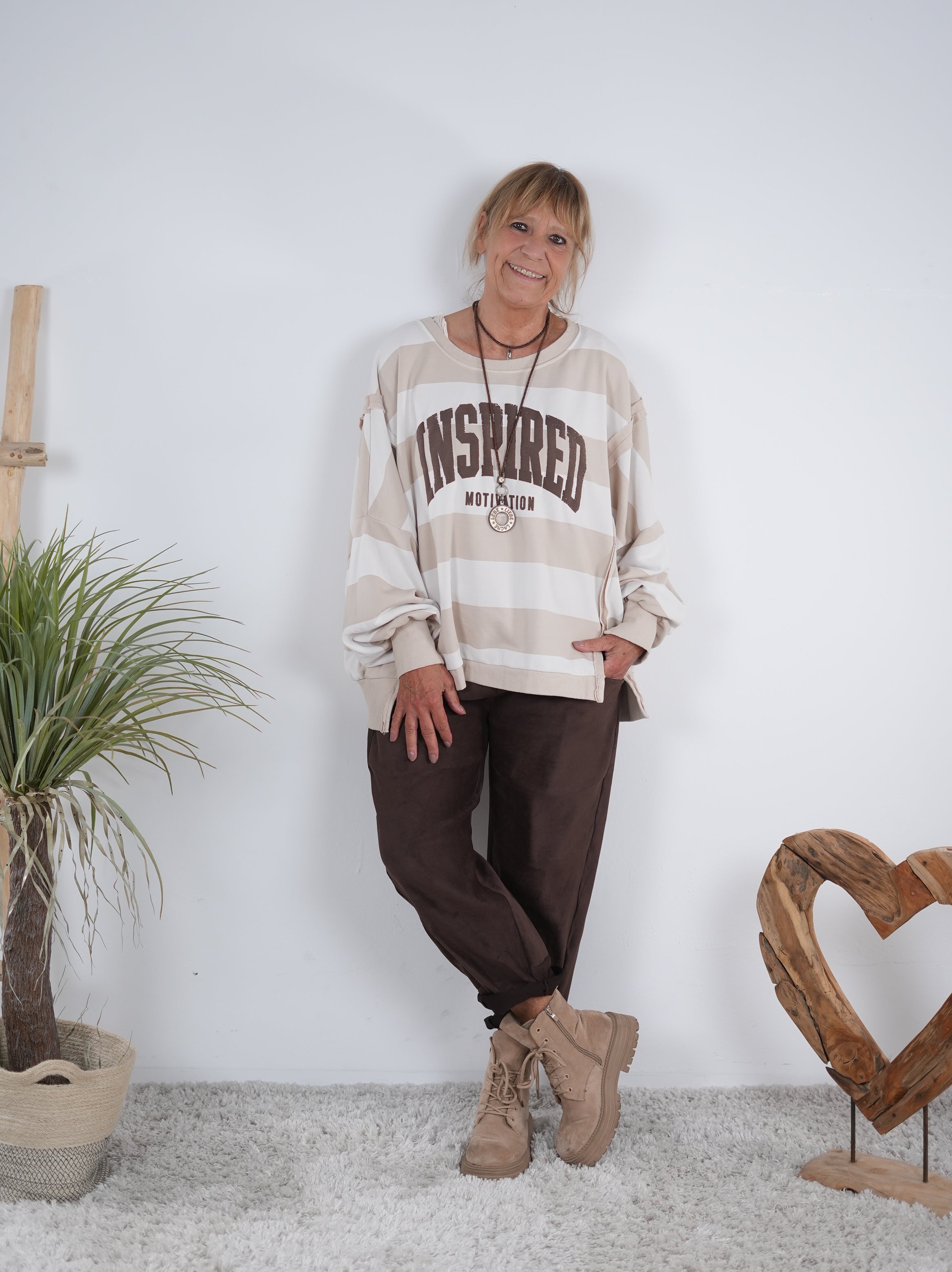 gestreiftes oversize Sweaty mit Außennähten Beige