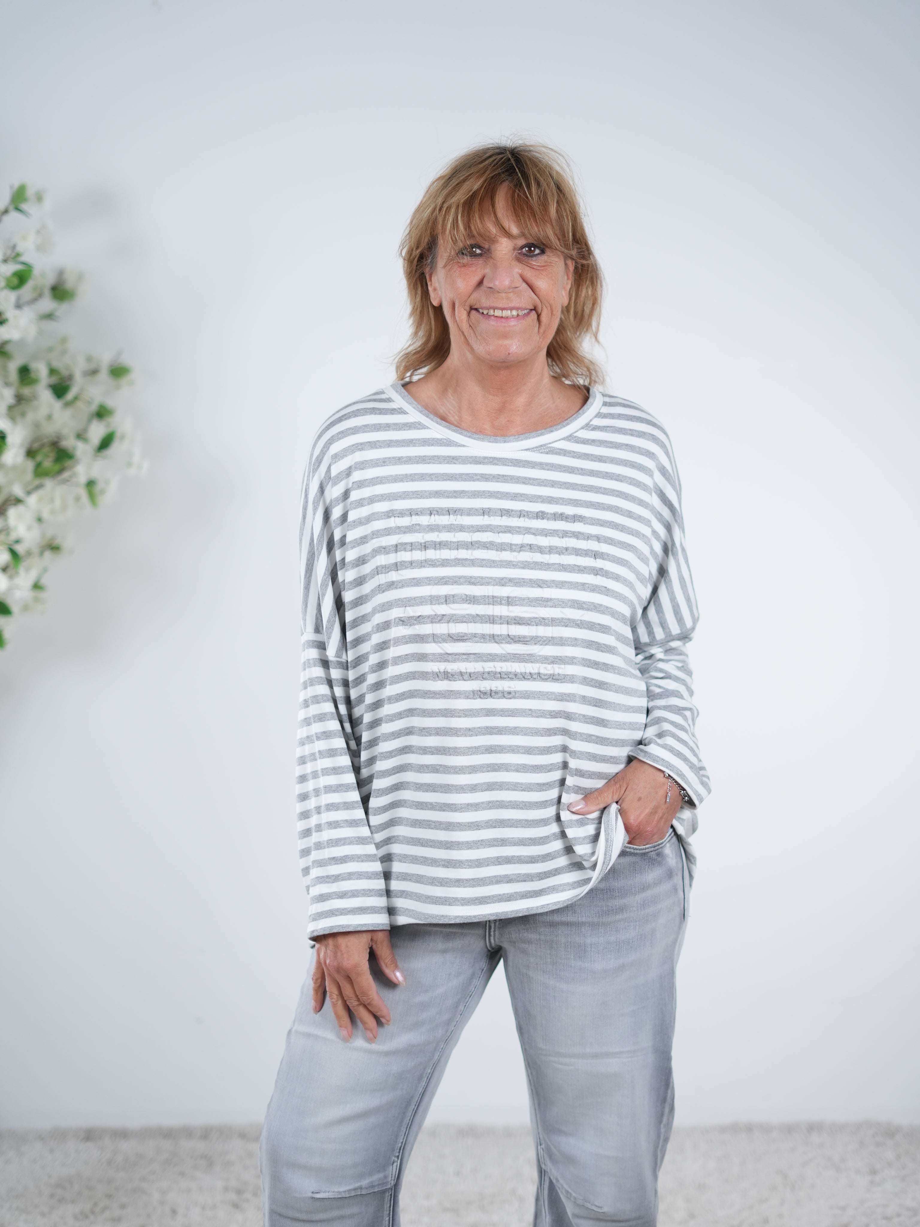 Gestreiftes Shirt mit 3D Motiv One Size (ca Gr. 40 "oversize"-44) Grau