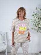 gestreiftes Shirt mit überschnittenem Arm und Schriftzug One Size (ca Gr. 40 "oversize"-44) Beige