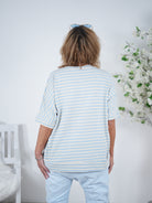 gestreiftes Shirt mit überschnittenem Arm und Schriftzug