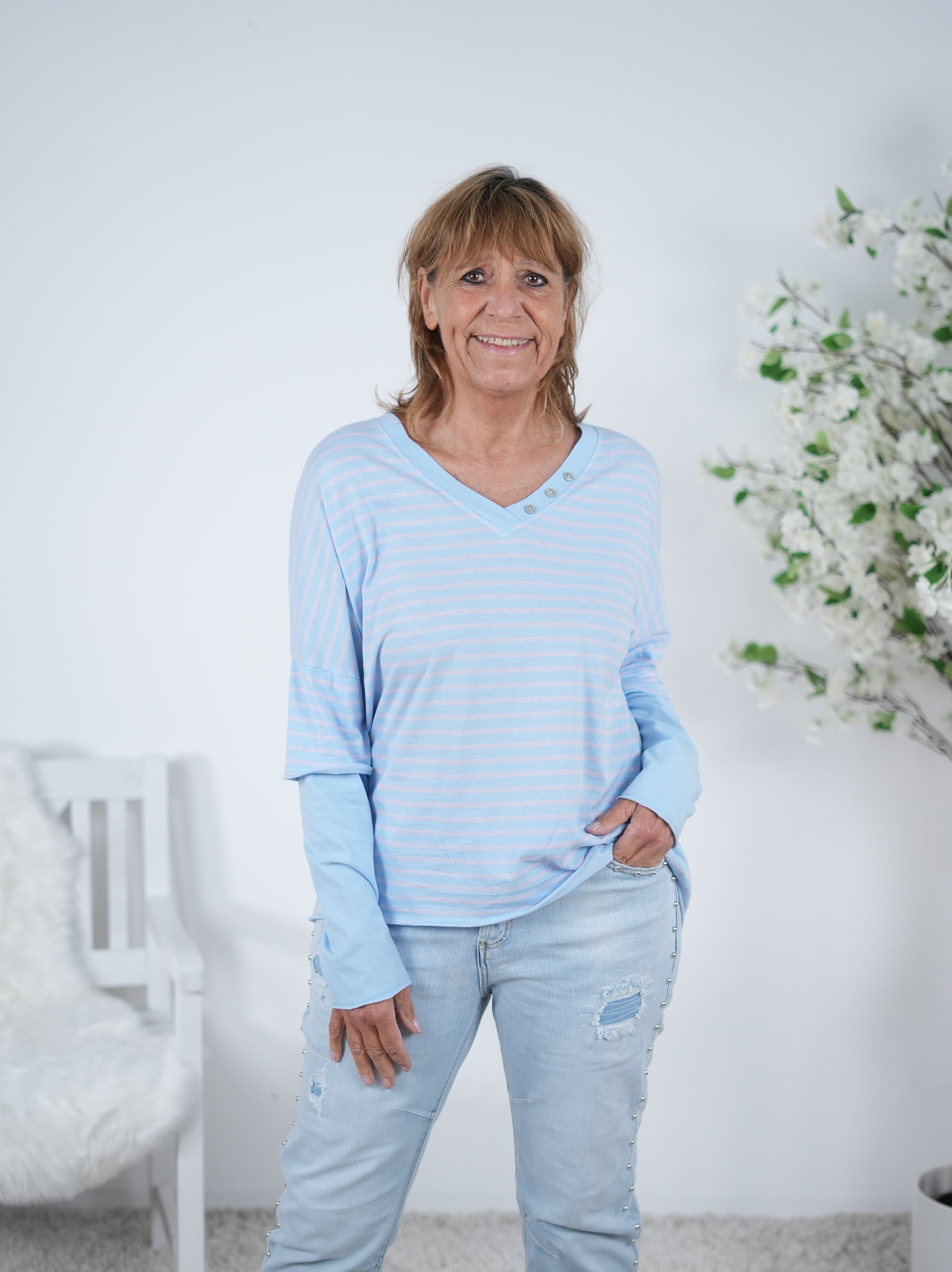 gestreiftes Shirt mit V-Ausschnitt One Size (ca Gr. 38-42) Blau