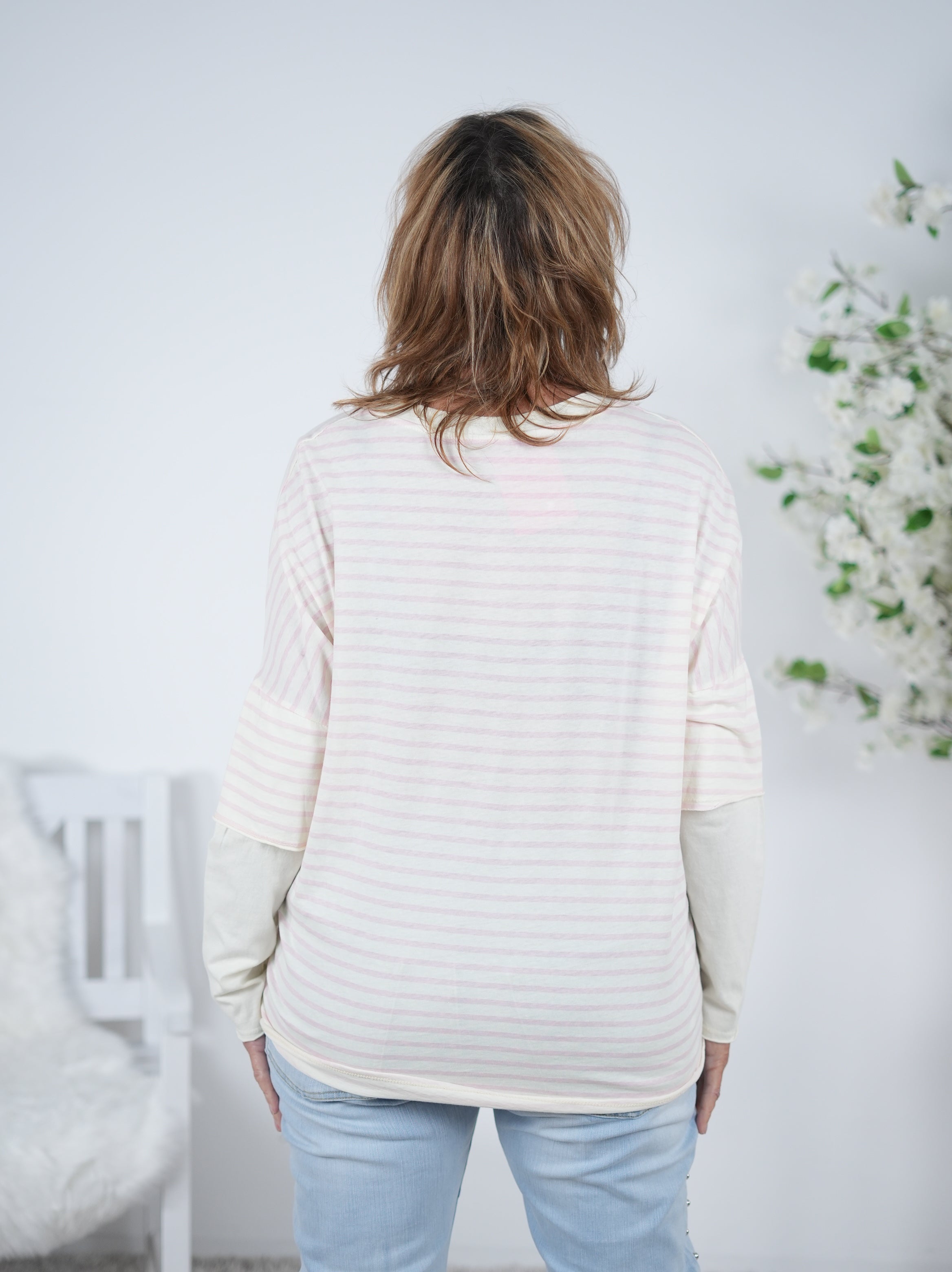 gestreiftes Shirt mit V-Ausschnitt