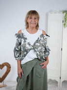 Hingucker Bluse im ausgefallenem Schnitt in Camouflage