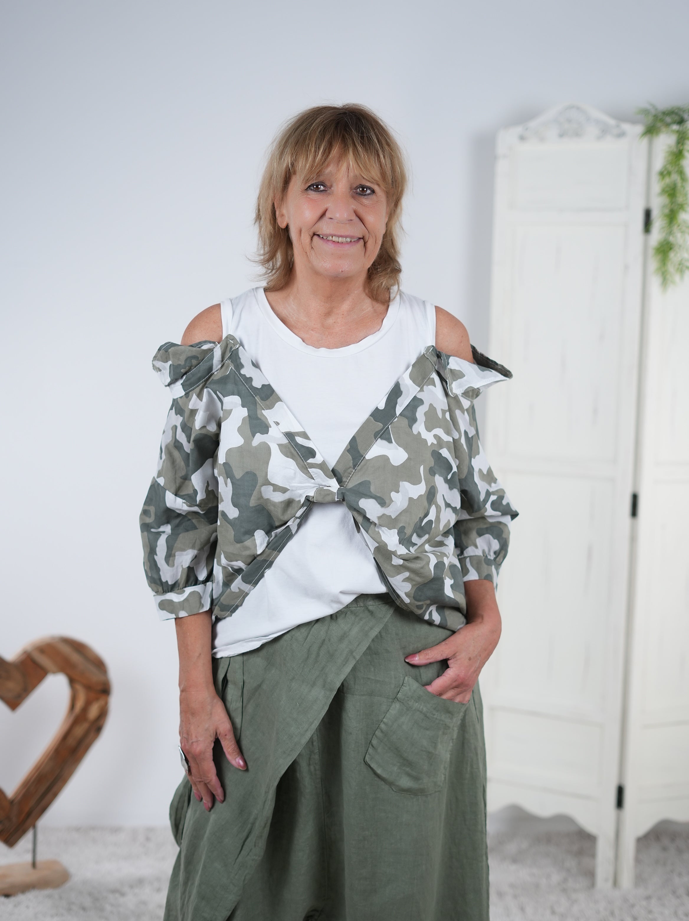 Hingucker Bluse im ausgefallenem Schnitt in Camouflage