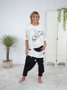 Hingucker Shirt mit Nieten, Print und destroyed Elementen