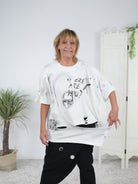 Hingucker Shirt mit Nieten, Print und destroyed Elementen