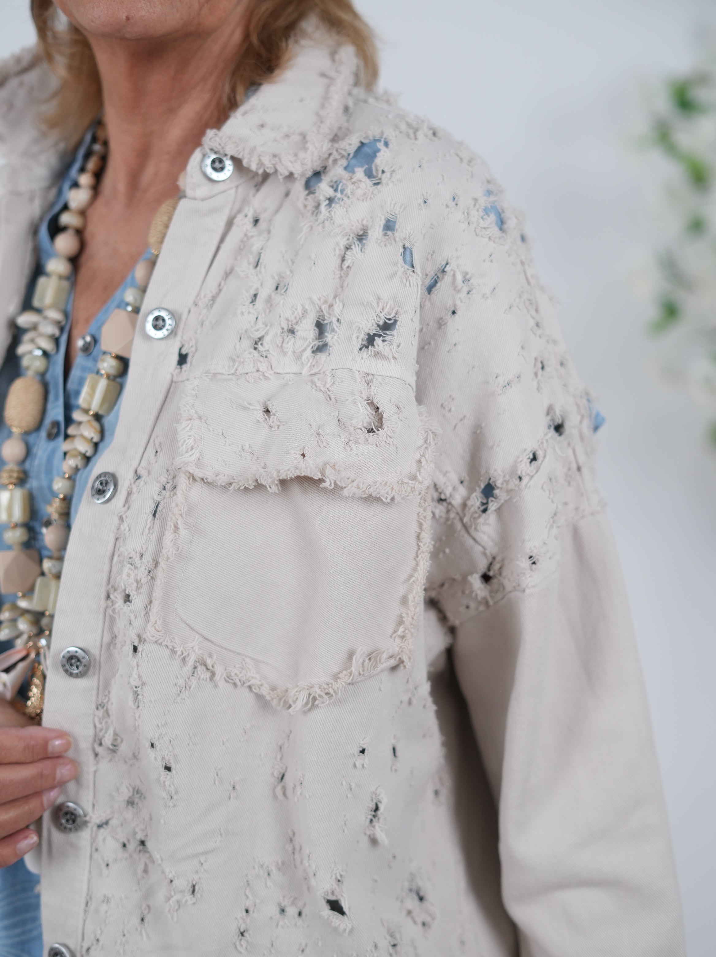 Jeans Hemd im destroyed Look, beige