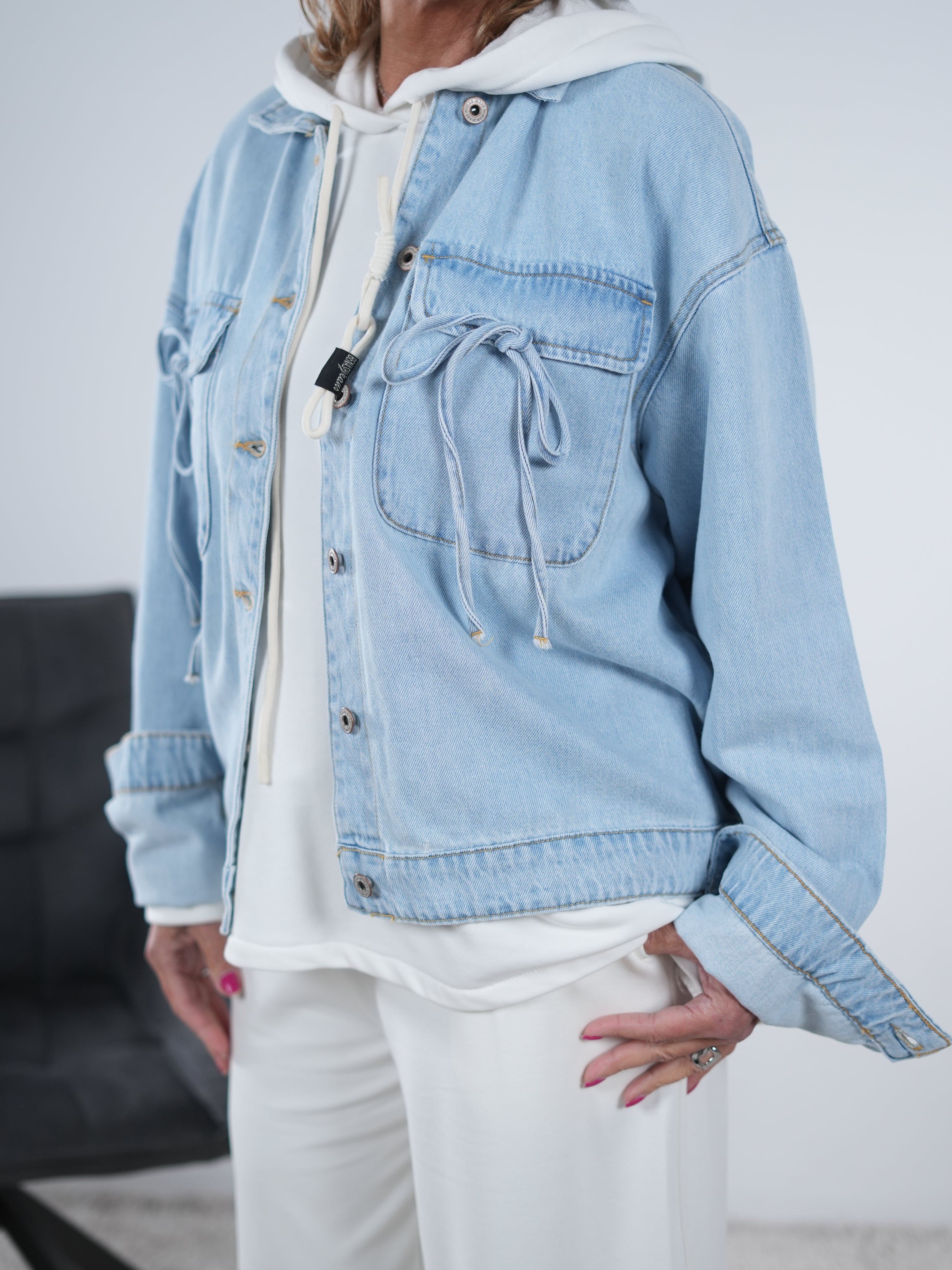 Jeans Jacke mit Bändchen