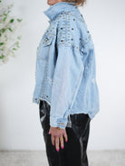 Jeans Jacke mit Nieten verziert