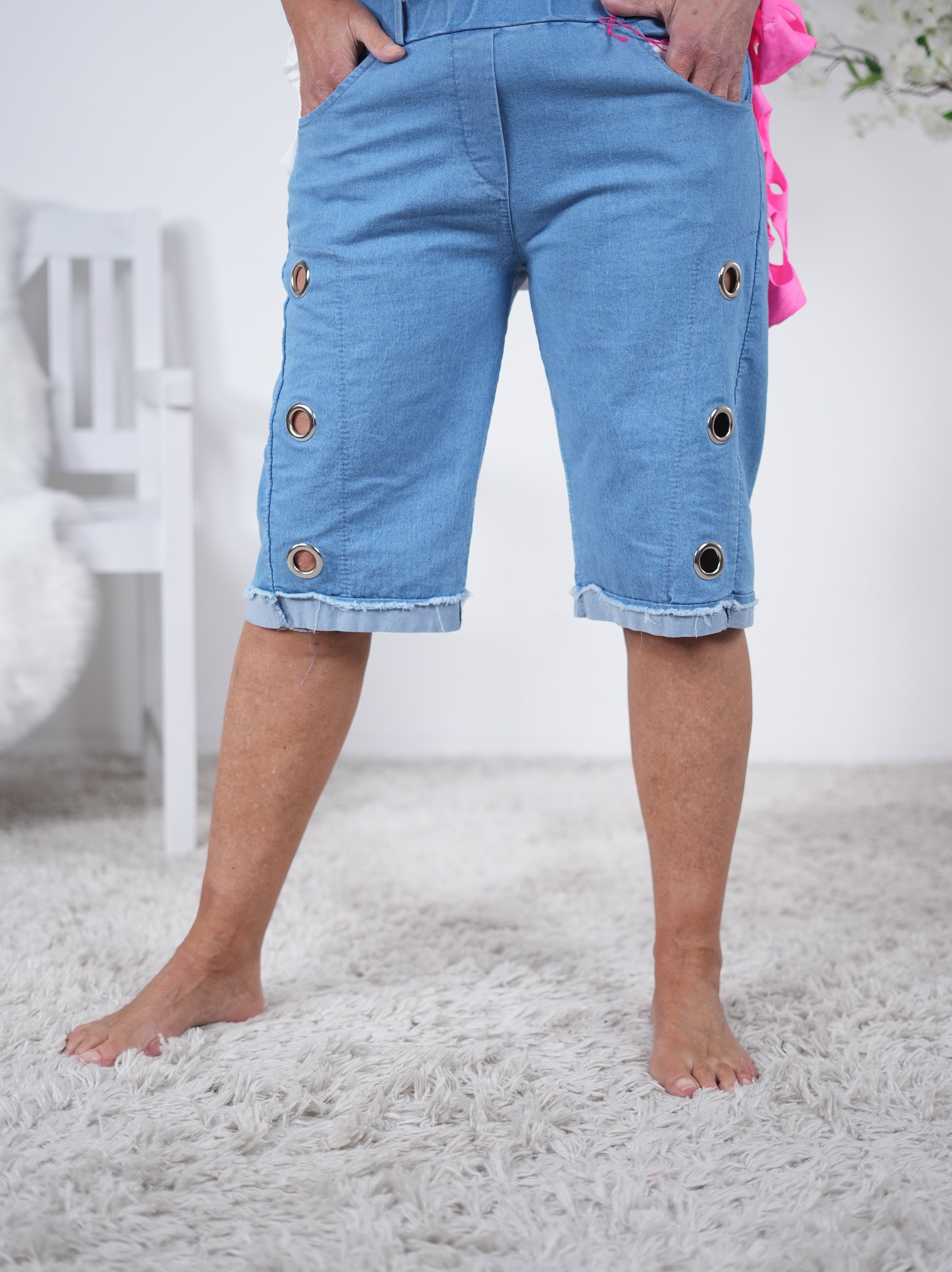 Jeans Shorts mit Ösen und elastischem Bund