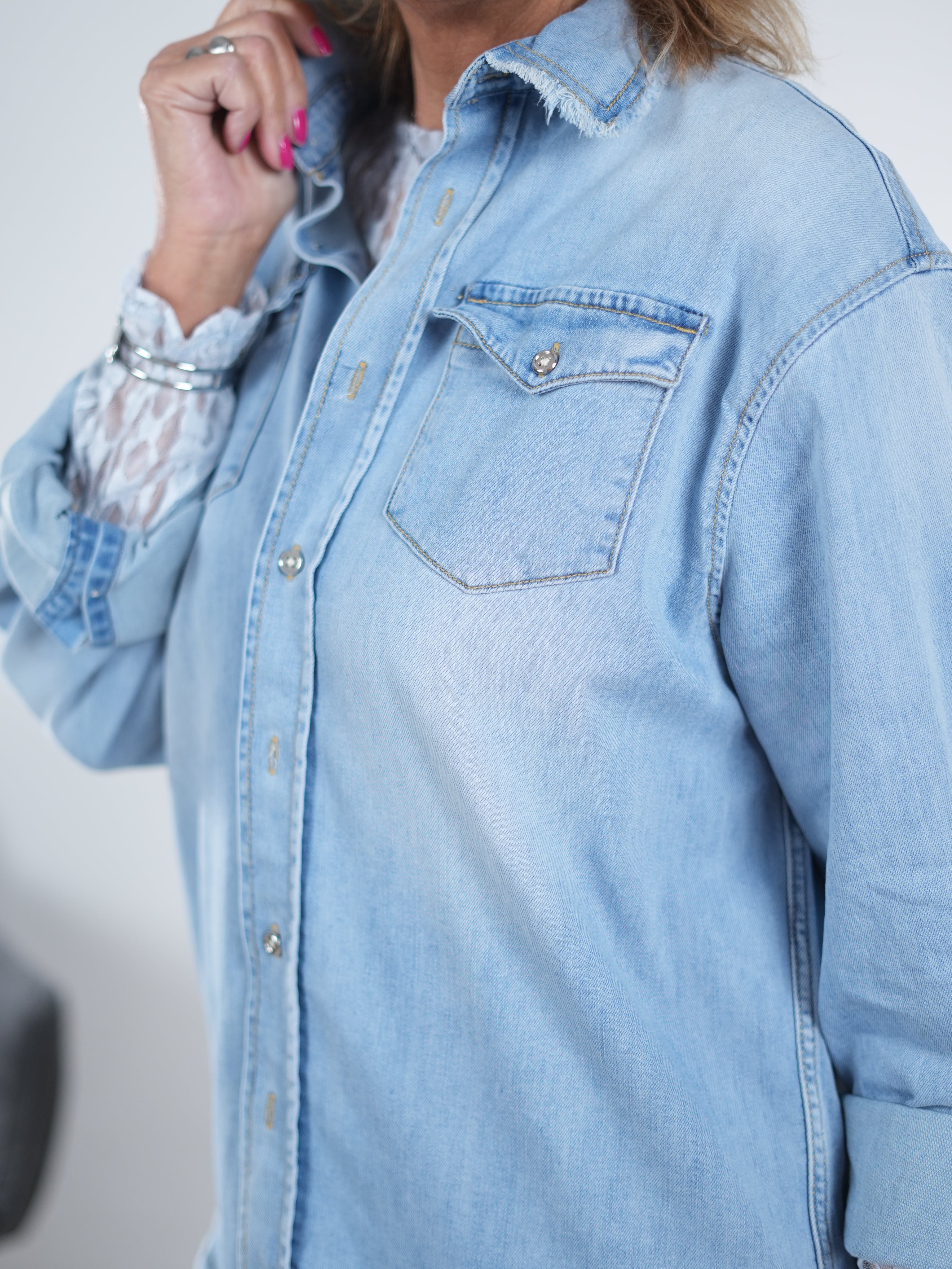 Jeanshemd mit Spitze