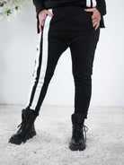 Joggy mit breiten Streifen One Size (ca Gr. 38-42) Schwarz