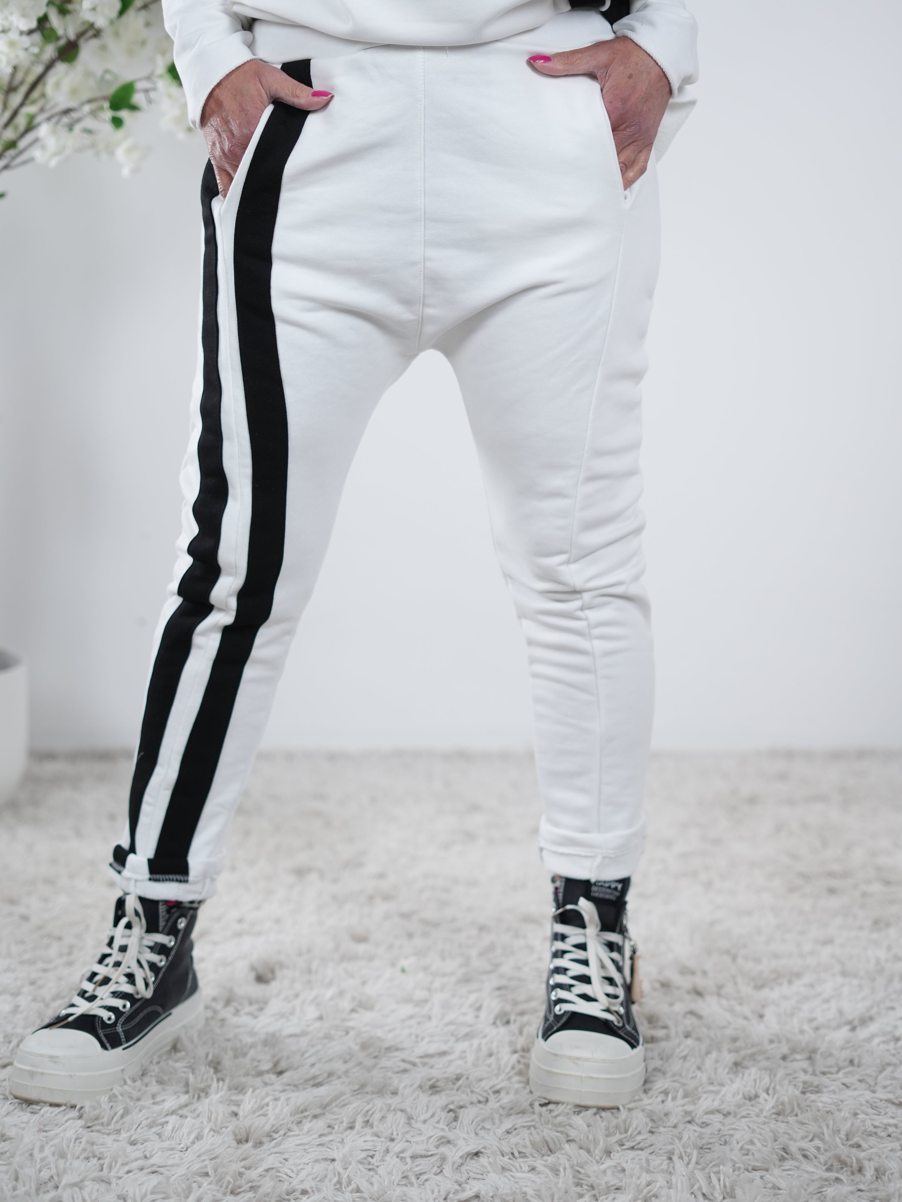 Joggy mit breiten Streifen One Size (ca Gr. 38-42) Weiß