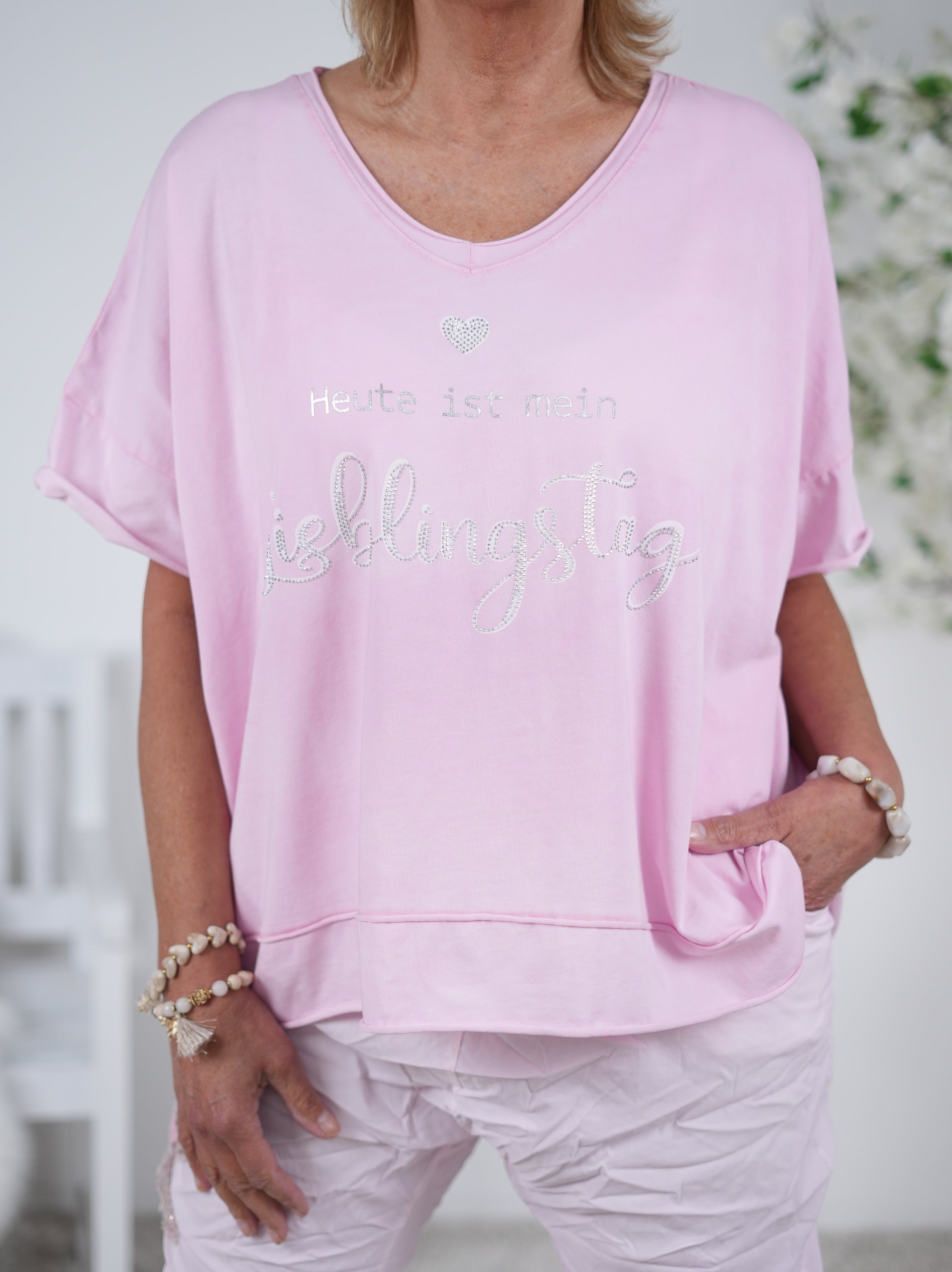 Kastig geschnittenes Shirt mit Schriftzug