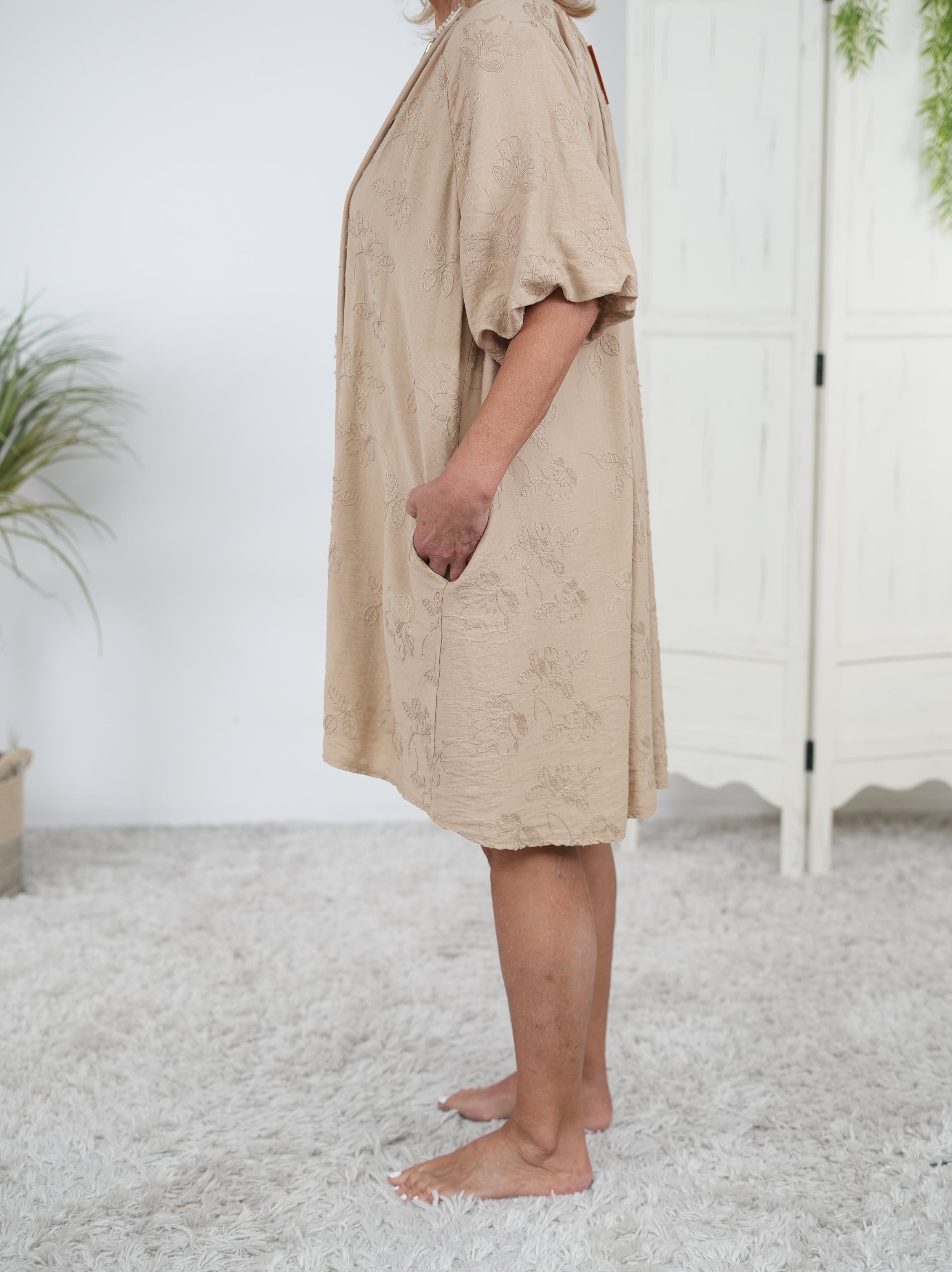 Kleid mit Stickerei verziert, camel