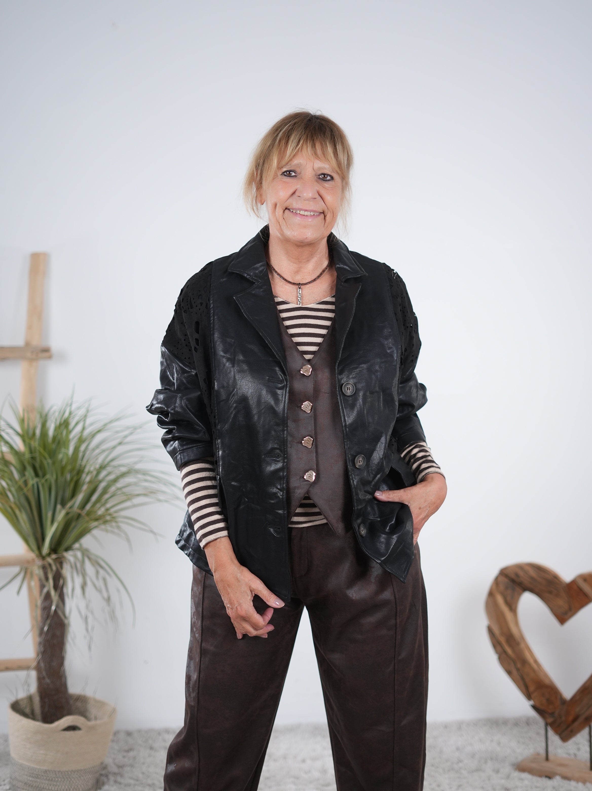 Kunstleder Blazer mit ausgestanzten Elementen