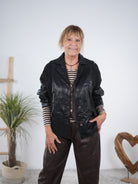 Kunstleder Blazer mit ausgestanzten Elementen