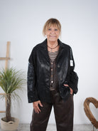Kunstleder Blazer mit ausgestanzten Elementen
