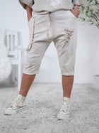 Kurze Baggy mit Schnürung