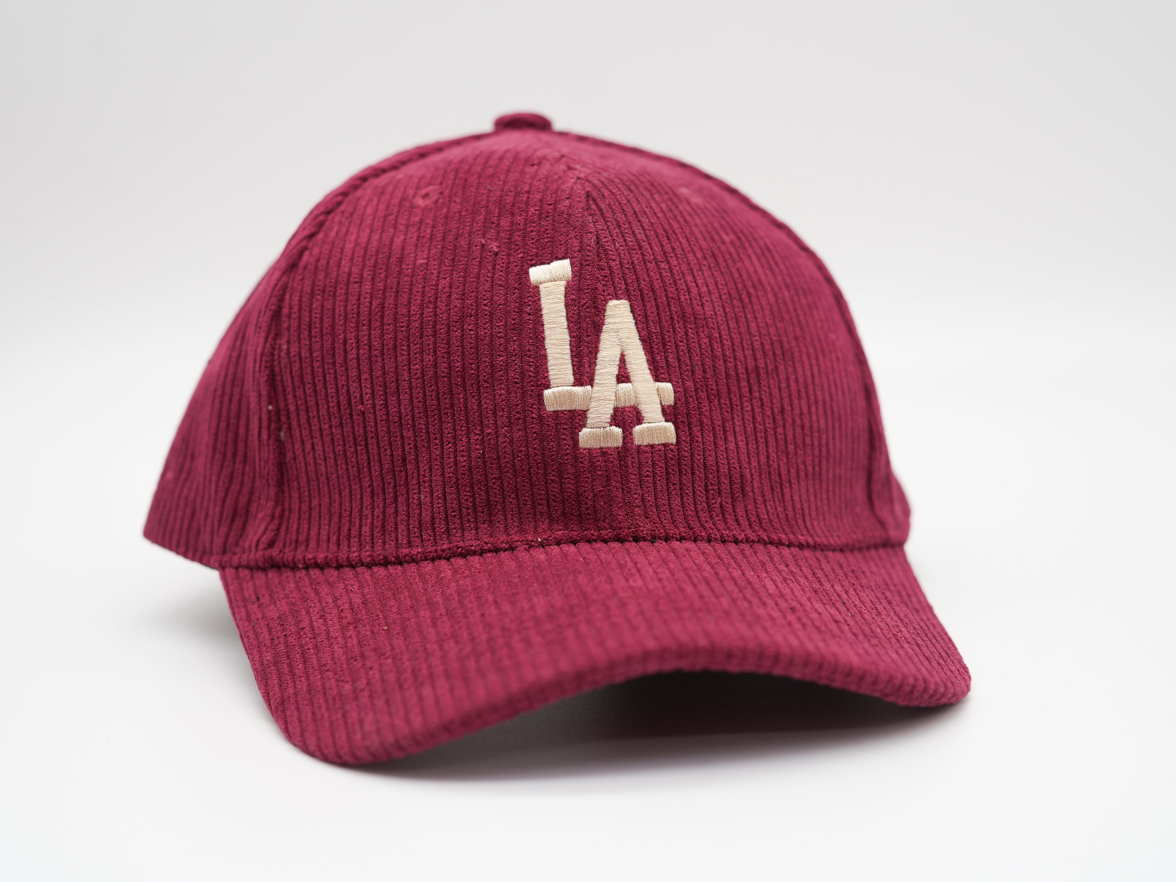 Cap aus Cord mit "LA" Bestickung Bordeaux